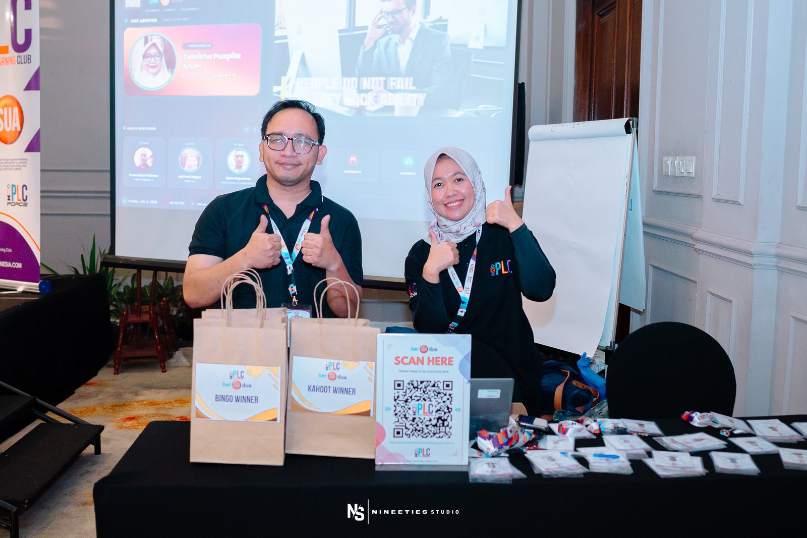 Cuplikan sesi kelas PLC Indonesia dengan mentor membahas soal PMP